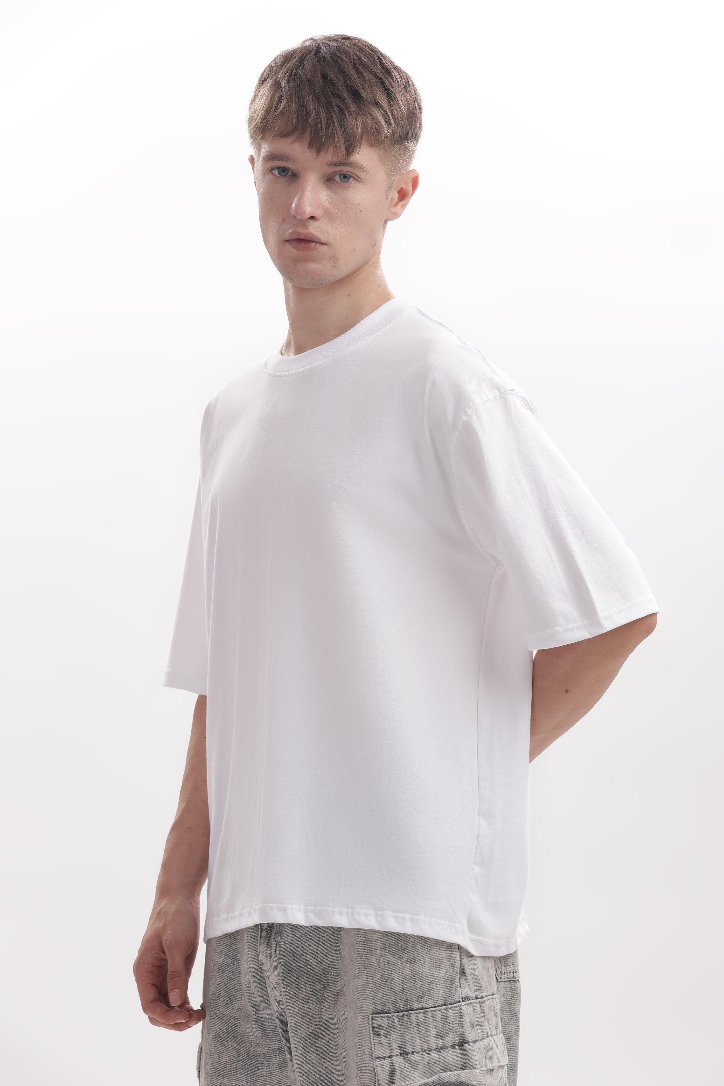 White plain 210 GSM Premium Cotton Oversized T-Shirt – Unisex Comfort Fit